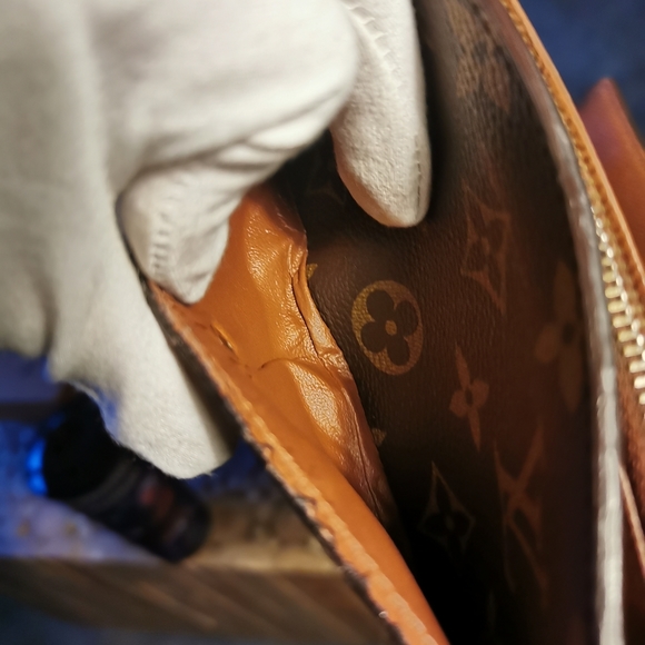 Sold of PM. 💯% Authentic LV Alexander Mediem Wallet - Picture 9 of 15